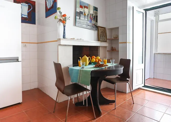 Center In Lively Bairro Alto! Lejlighed *