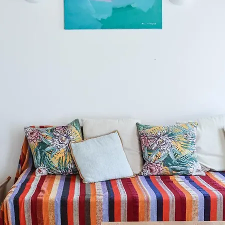 Center In Lively Bairro Alto! 아파트