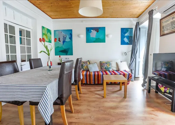 Lägenhet Center In Lively Bairro Alto! *